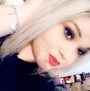 Meet your Posher, Abigail